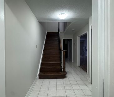 For Lease - 8 Dutch Crescent, Brampton, Ontario - Photo 5