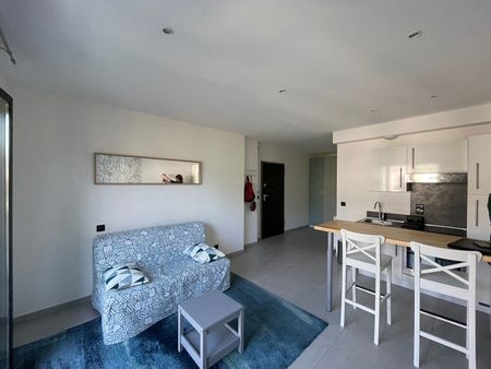 STUDIO MEUBLE AVEC BALCON - Photo 2