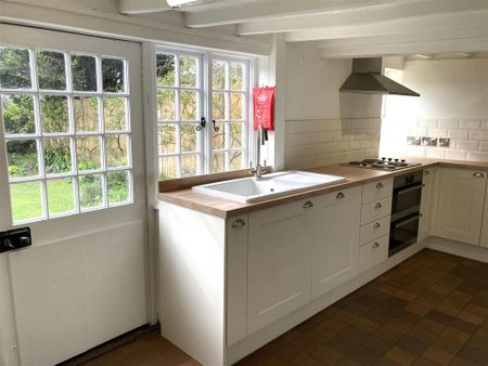 2 bedroom semi-detached house to rent - Photo 5