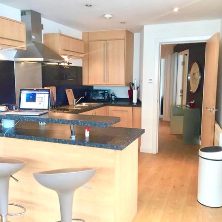 Premium - 2 bed Apartment - 4th Floor - £1850 per month​​​​ - Photo 4