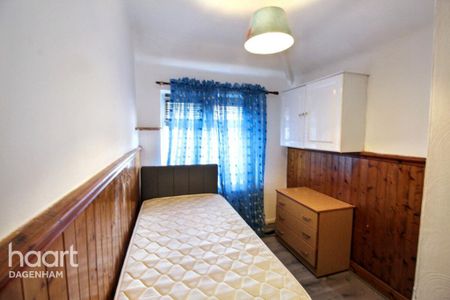 4 bedroom end of terrace house to rent - Photo 3