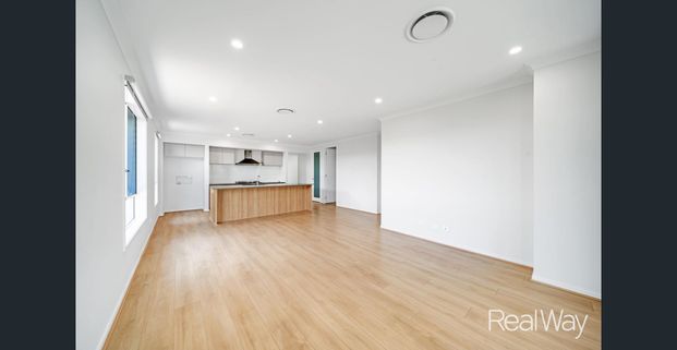 Near-New Designer Plantation Home on 431sqm - Photo 1