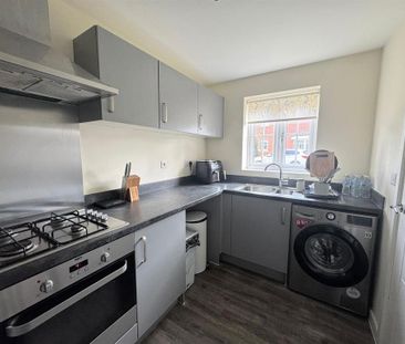 2 bedroom semi-detached house to rent - Photo 6