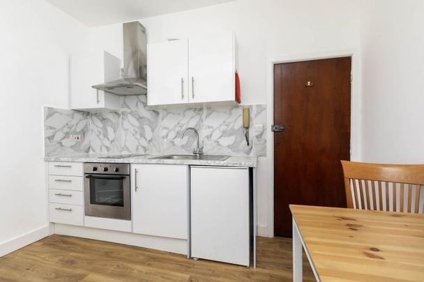 Studio Apartment, 1 bath, 1 reception Apartment - Photo 1