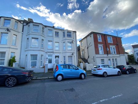 2 bed apartment to rent in Clarence Road, St. Leonards-on-Sea, TN37 - Photo 5