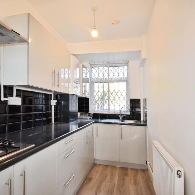 3 bedroom end of terrace house to rent - Photo 1