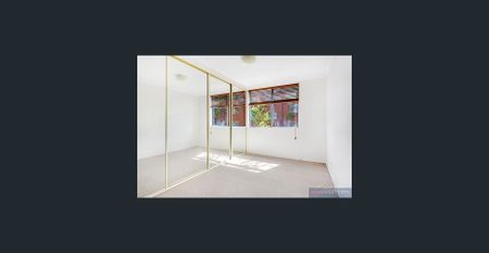 Brilliant 1 bed sunny apartment with two balconies - Photo 3