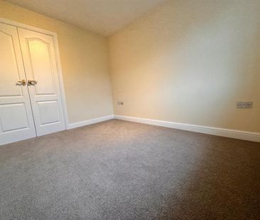 4 bedroom semi-detached house to rent - Photo 2