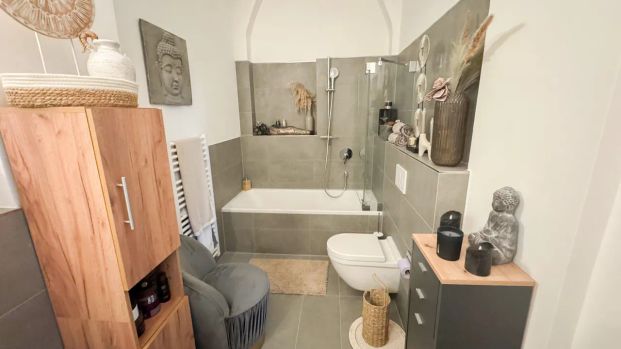 Hochwertige und stillvolle 3 Zimmer Terrassenwohnung im Kloster Marienborn - Eigener Eingangsbereich - Photo 1