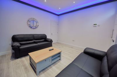 6 bedroom House in Beamsley Mount, Leeds - Photo 4