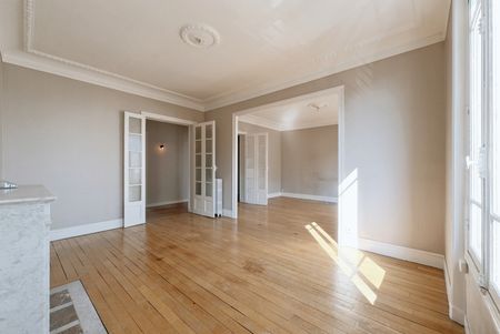 Location Appartement 6 pièces 154m² ST MAUR DES FOSSES 94100 - Photo 2