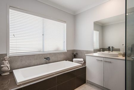 Luxurious Waterfront Living - Photo 3