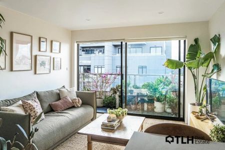 “1 BEDROOM + STUDY WITH A STUNNING NORTHERN ASPECT” - Photo 5