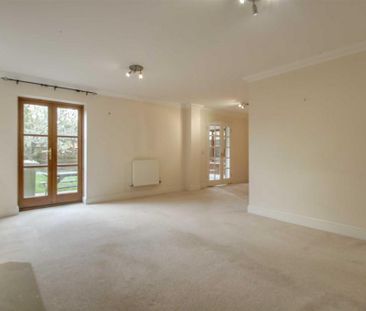 4 bedroom detached house to rent - Photo 2