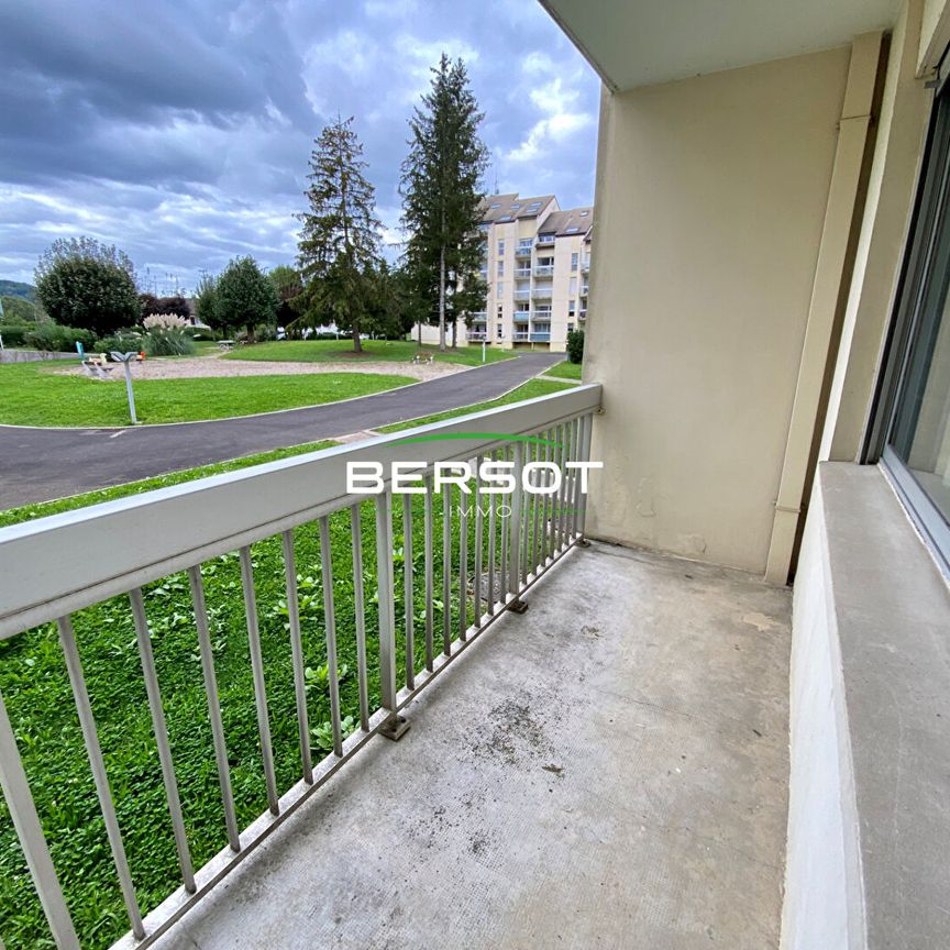 Appartement Rez de chaussée surélevé avec balcon, cave et parking - Photo 1