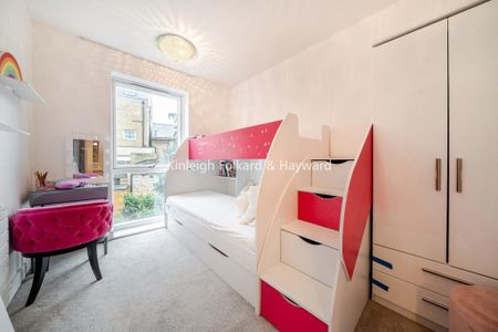 3 bedroom end of terrace house to rent - Photo 4