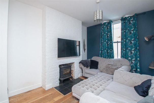 3 bedroom terraced house to rent - Photo 1