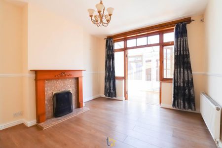 3 bedroom semi-detached house to rent - Photo 2