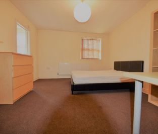 2 bedroom Flat in 14 Ragland Road, Leeds - Photo 6