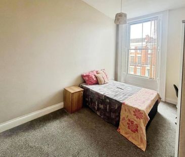 2 bedroom Flat To Let - Photo 2