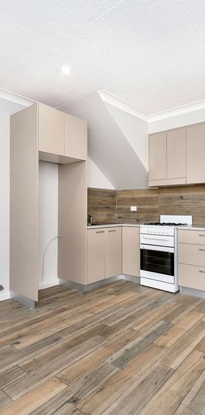 Stylish one bedroom in Chippendale - Photo 1