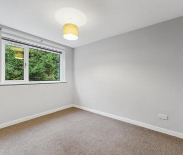 2 bedroom ground floor flat to rent - Photo 6