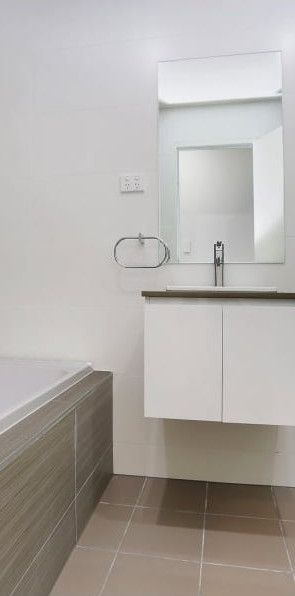 Modern, Sun-Filled Apartment in Quiet Location! - Photo 1