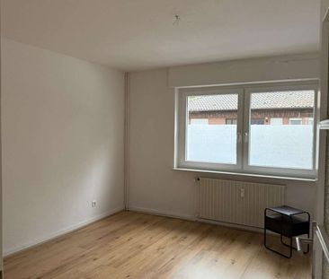 MOERS-MITTE: MODERNE 2-ZIMMERWOHNUNG MIT BALKON IN RUHIGEM & GEPFLE... - Foto 3