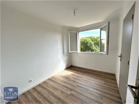 Appartement à louer 4 pièces 70.17m² - Photo 2