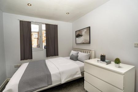 6 bedroom semi-detached house to rent - Photo 4