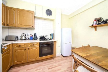 3 Bed Flat, Mundania Court, SE22 - Photo 3