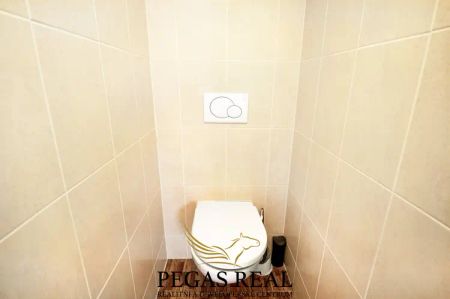 Pronájem bytu 1+kk se spací galerií, 30 m - Photo 2