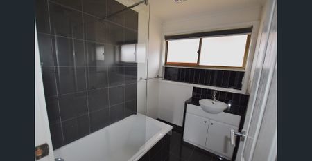 37 Cross St, Newborough, Vic 3825 - Photo 4