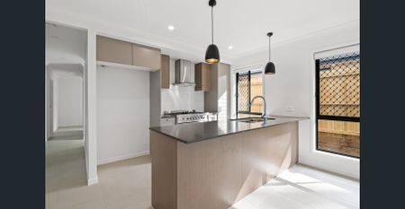 Stunning Family Home in Logan Reserve - Photo 3