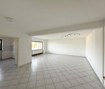 Helle 3,5-Zimmer-Komfortwohnung mit Balkon, Weitblick und Pkw-Stell... - Foto 2