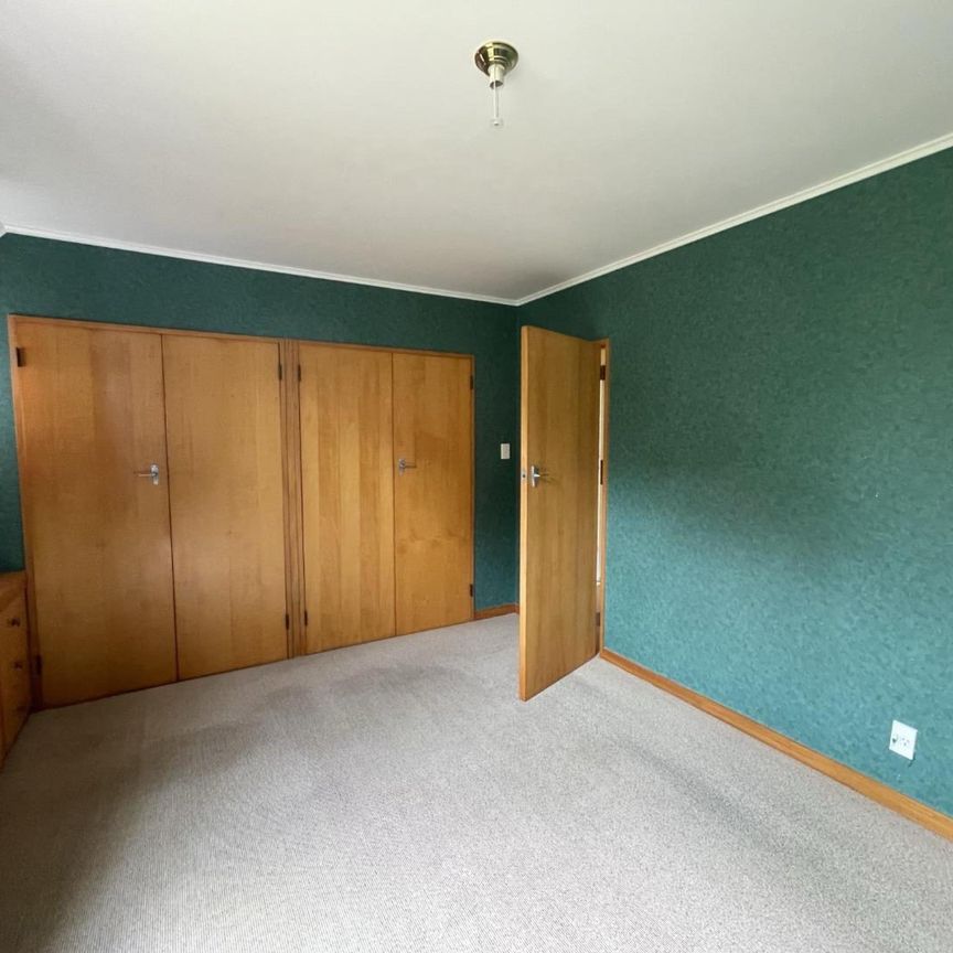 St Johns Hill family home - Photo 1