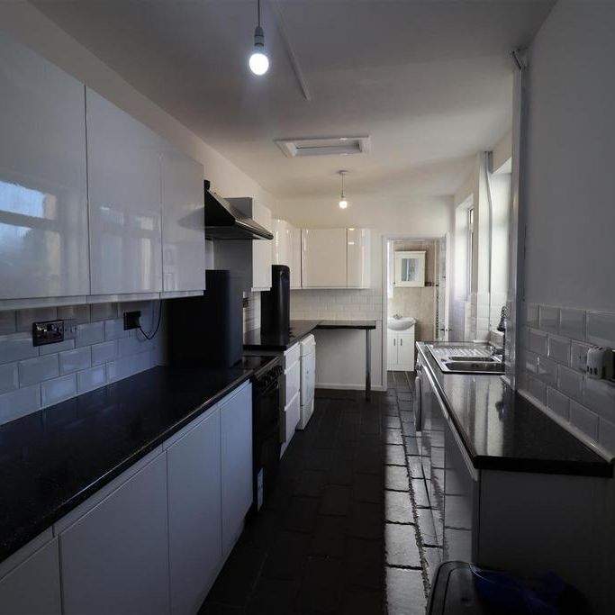 4 bedroom terraced house to rent - Photo 1