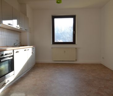 3-Raumwohnung mit Einbauküche , Wannenbad & Laminat - Photo 6