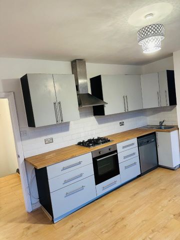 2 Bed Flat, Frant Road, CR7 - Photo 2