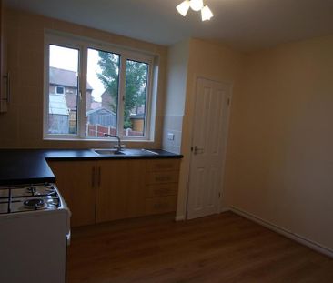2 bedroom semi-detached house to rent - Photo 5