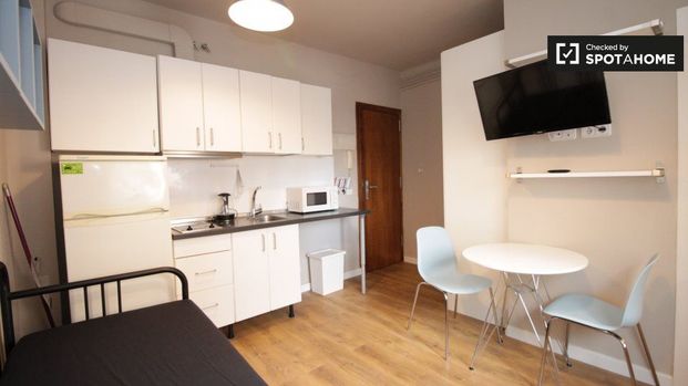 Piso de alquiler en Sant Andreu de Palomar - Photo 1