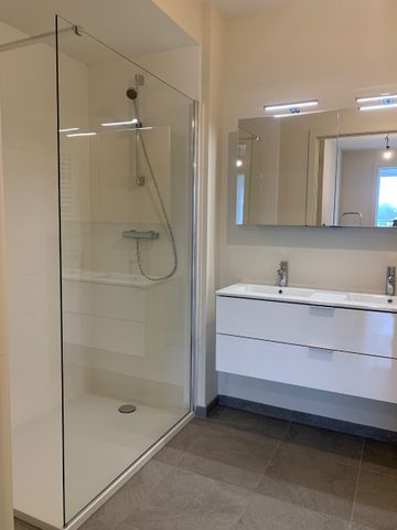 Recent appartement met twee slaapkamers - Photo 3