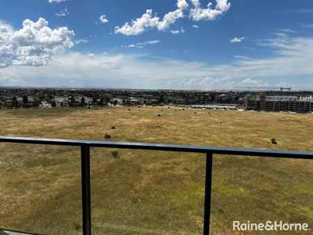 Splendid 2Br Top Floor Lancaster Apartment in Williams Landing! - Photo 5