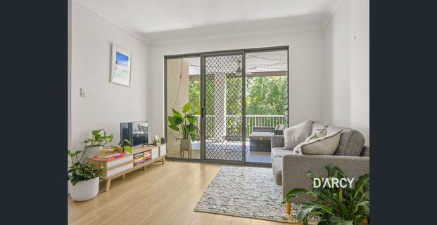 Tranquil retreat WITH POOL just 5kms from the CBD - Photo 1