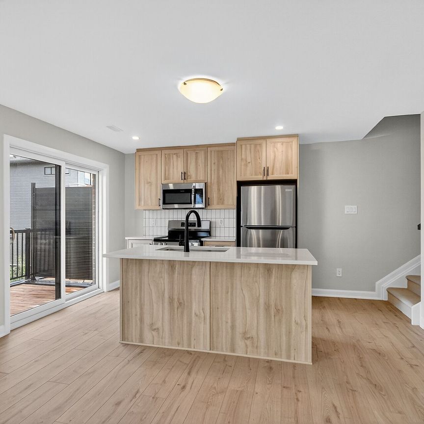 For Lease - 1405 Creekway Private, Kanata, Ontario - Photo 1