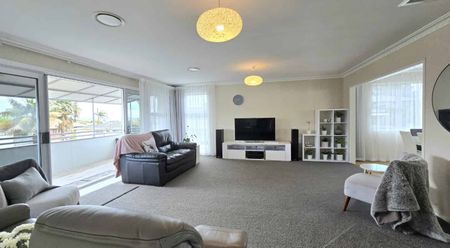 Spacious Four-Bedroom Family Home in Matua - Available February 2026 - Photo 3