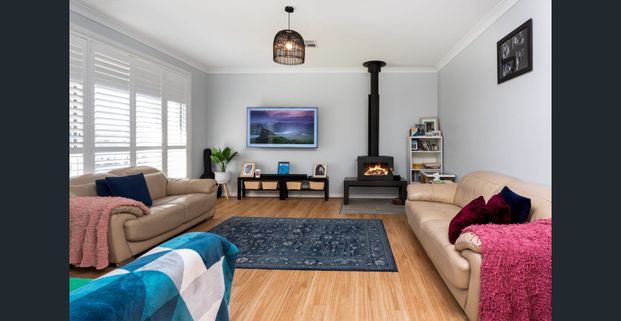 Where Comfort Meets Contemporary Style - Photo 1