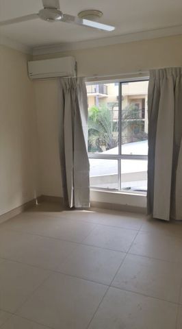 SPACIOUS MARINA-VIEW APARTMENT MINUTES FROM THE CITY - Photo 3