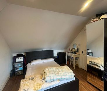 Price £1,100 pcm - Available 02/07/2025 - Furnished - Photo 1