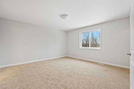 For Lease - 9302 White Oak Avenue, Niagara Falls, Ontario - Photo 5